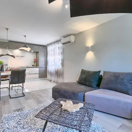 Apartment Modern Oasis