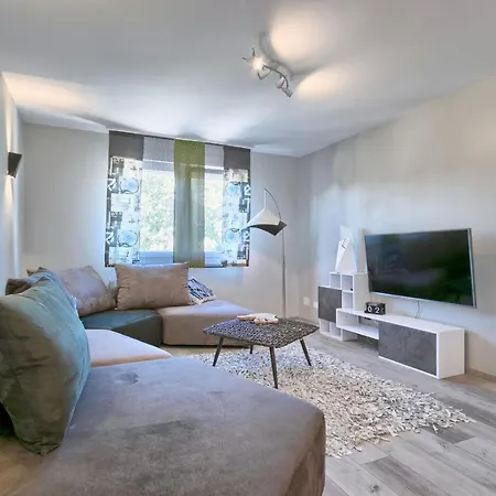 Modern Oasis Apartment Pula
