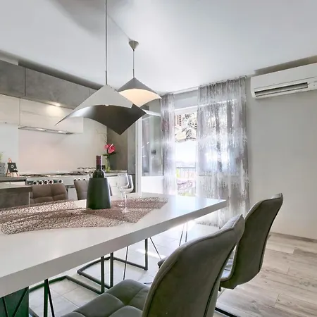 Modern Oasis Apartment *